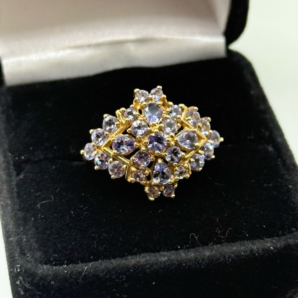 Vintage 14K Yellow Gold 1.60ctw Tanzanite Cluster Floral Cocktail Ring